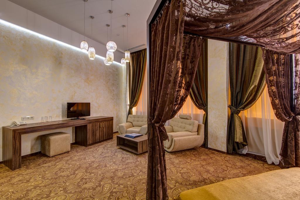 Khan-Chinar Hotel Dnepropetrovsk Exterior foto