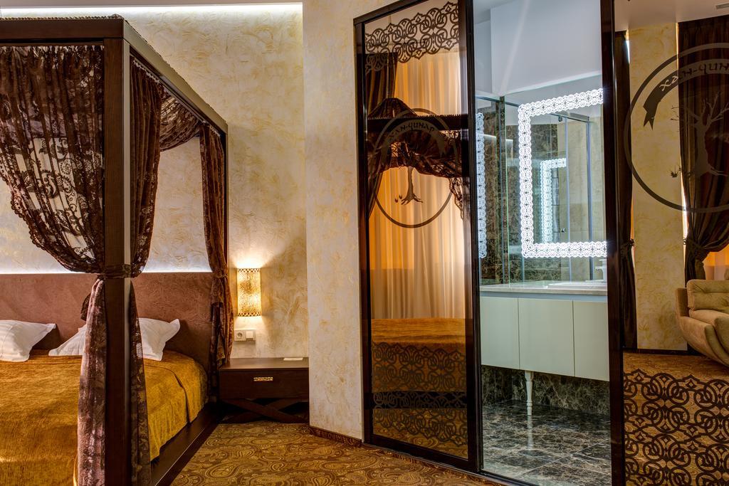 Khan-Chinar Hotel Dnepropetrovsk Exterior foto