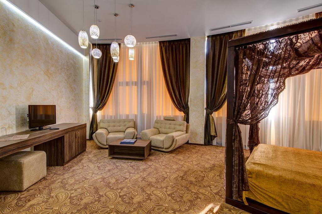 Khan-Chinar Hotel Dnepropetrovsk Exterior foto