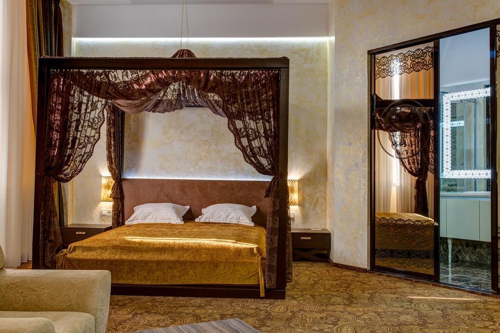 Khan-Chinar Hotel Dnepropetrovsk Exterior foto