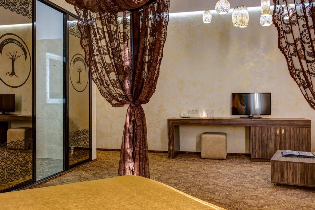 Khan-Chinar Hotel Dnepropetrovsk Exterior foto