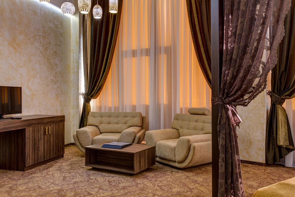 Khan-Chinar Hotel Dnepropetrovsk Exterior foto