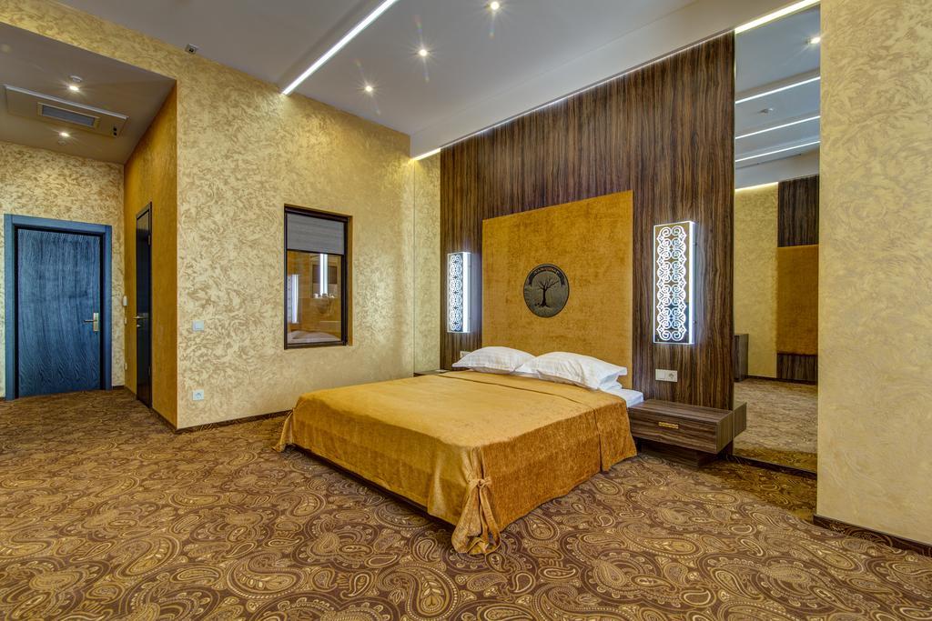 Khan-Chinar Hotel Dnepropetrovsk Exterior foto