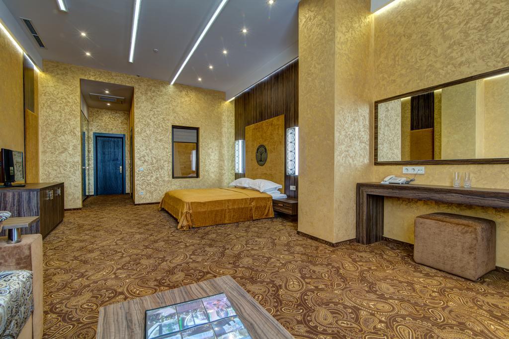 Khan-Chinar Hotel Dnepropetrovsk Exterior foto
