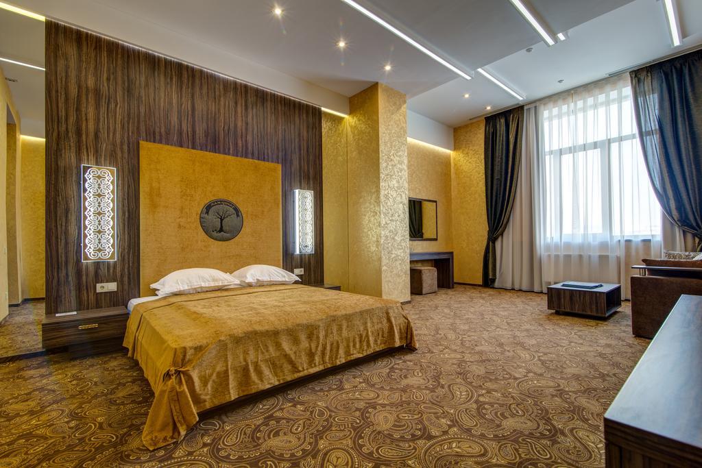 Khan-Chinar Hotel Dnepropetrovsk Exterior foto