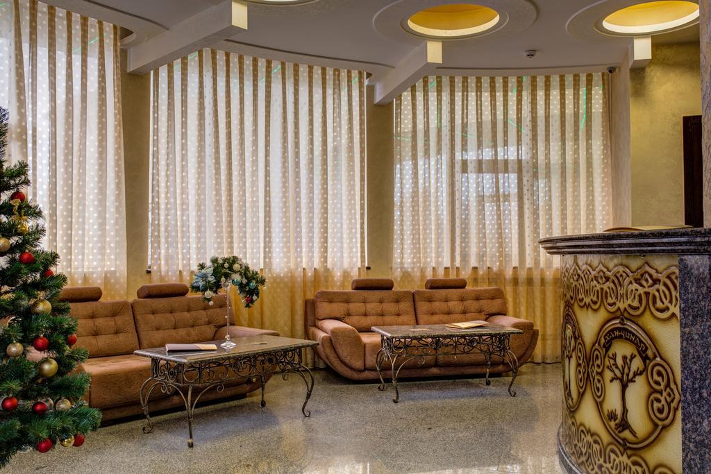 Khan-Chinar Hotel Dnepropetrovsk Exterior foto