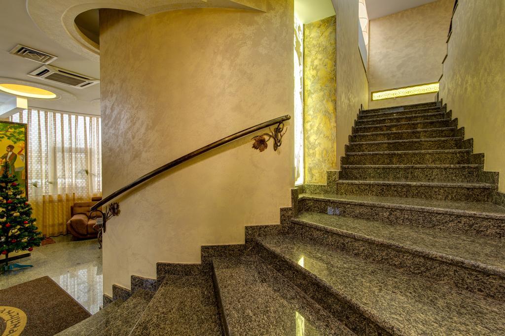 Khan-Chinar Hotel Dnepropetrovsk Exterior foto