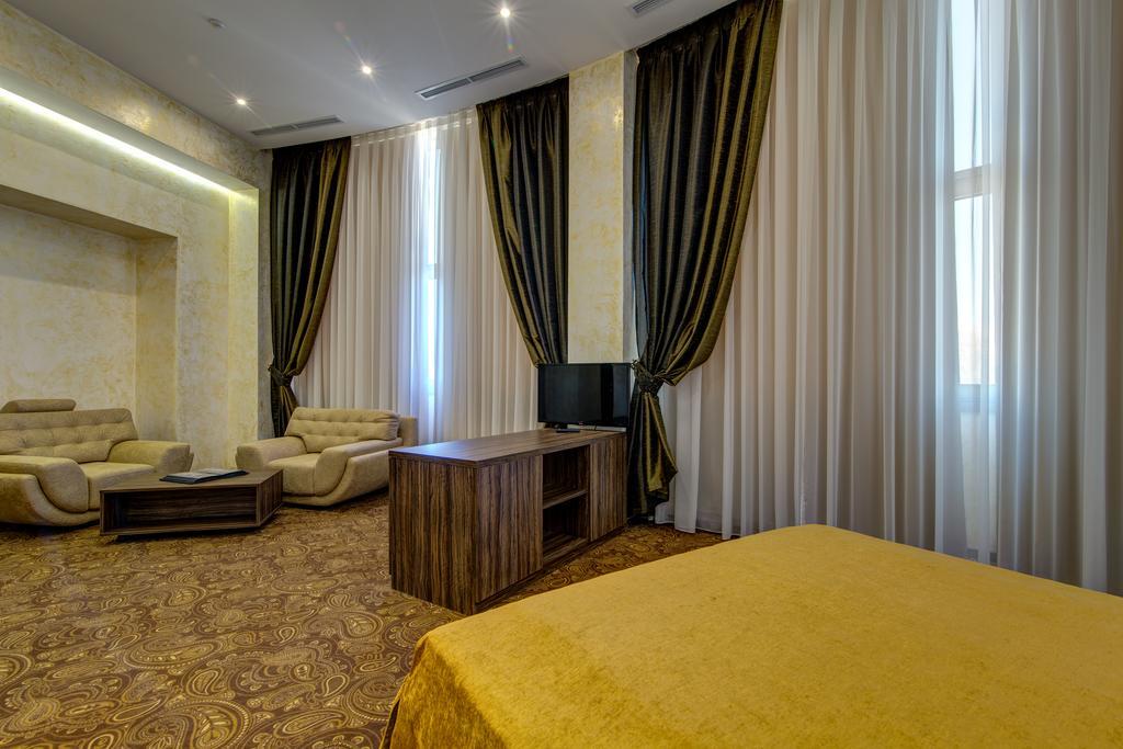 Khan-Chinar Hotel Dnepropetrovsk Exterior foto