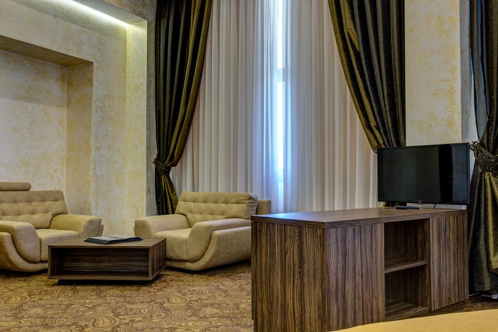 Khan-Chinar Hotel Dnepropetrovsk Exterior foto