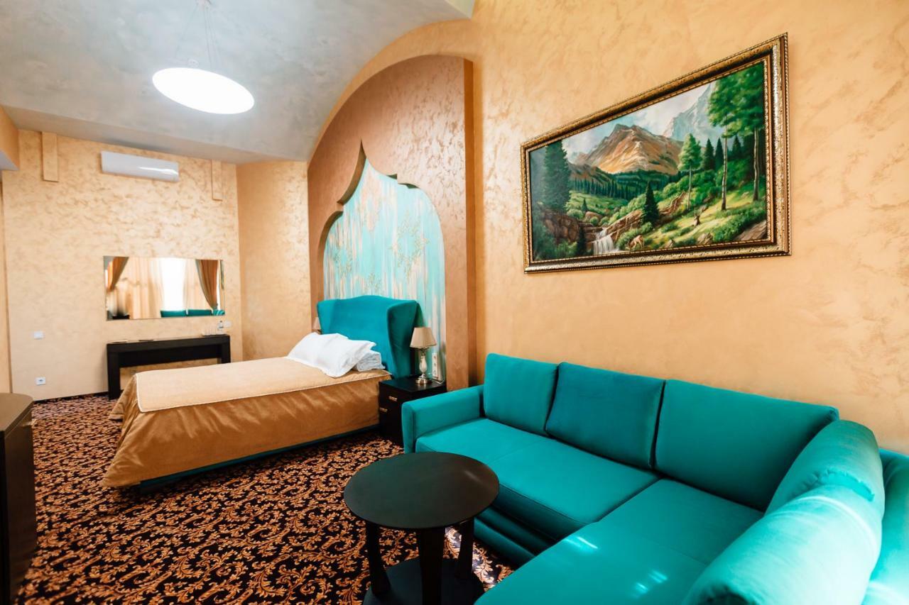 Khan-Chinar Hotel Dnepropetrovsk Exterior foto